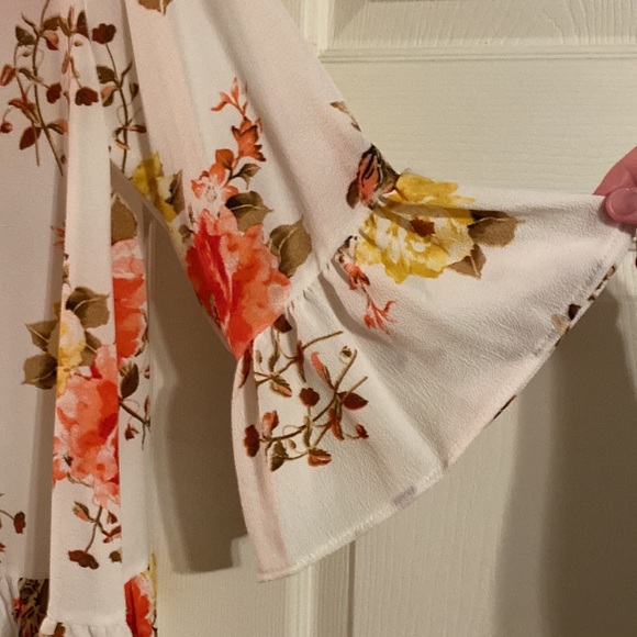 Women’s Floral Boutique Top - Perfect for Fall 🍁 - Picture 6 of 7